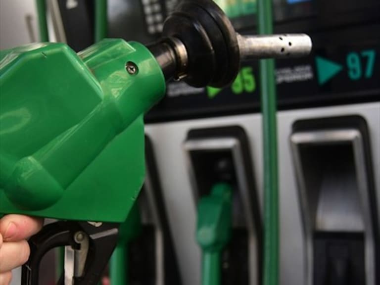 Este jueves subirán los precios de las bencinas, mientras que el gas tendrá un descenso