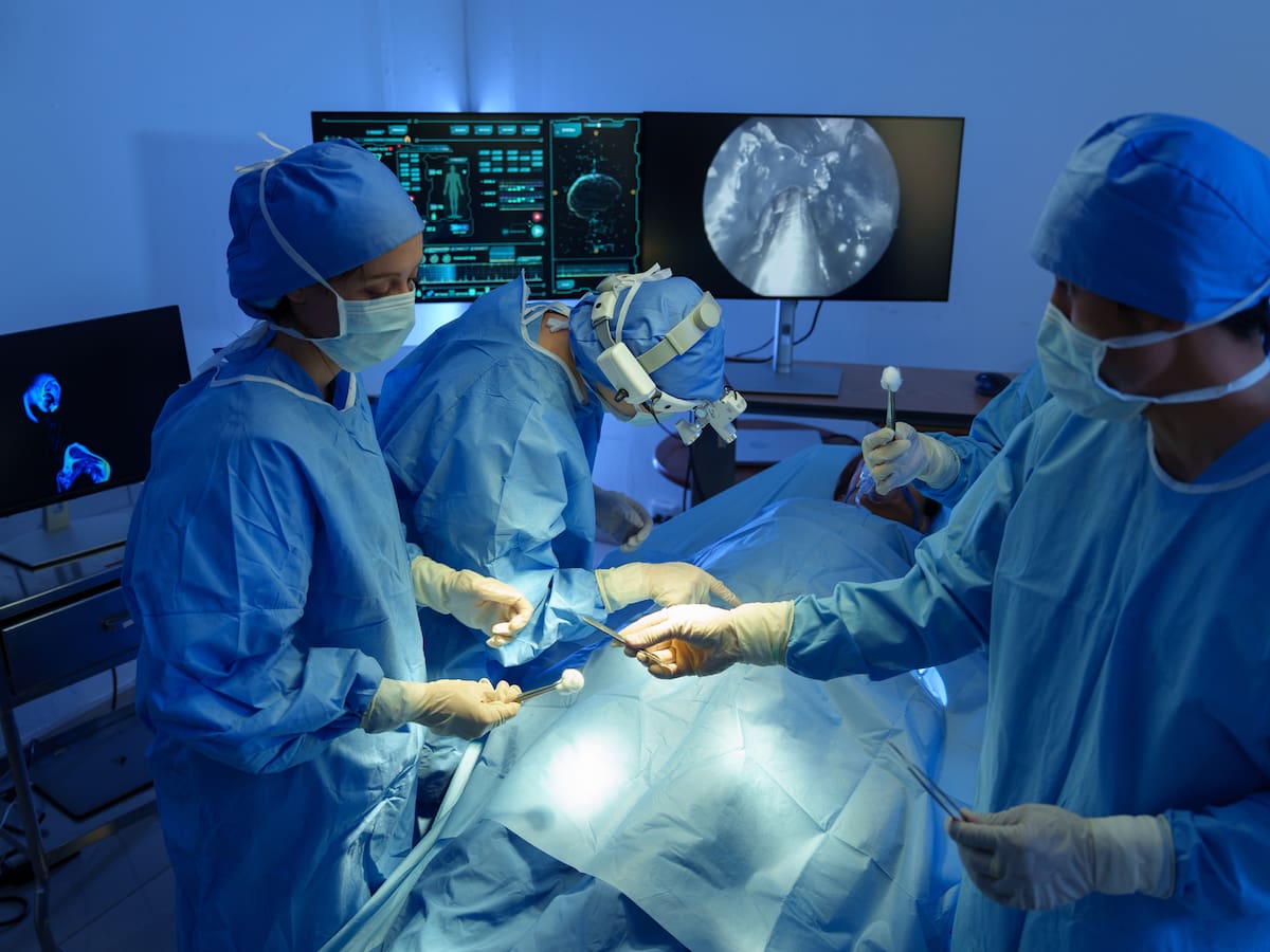 Histórico: Chile realiza su primera cirugía robótica de cáncer de mama en un hospital público