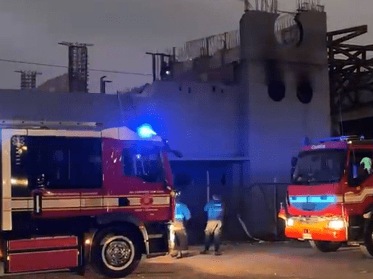 Incendio afecta al Mercado del Mar en Coquimbo: bomberos trabaja en el lugar