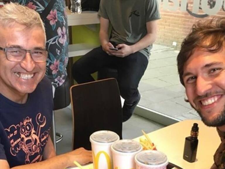 Jorge González sorprendió comiéndose un «mcCombo» junto a Gonzalo Yáñez