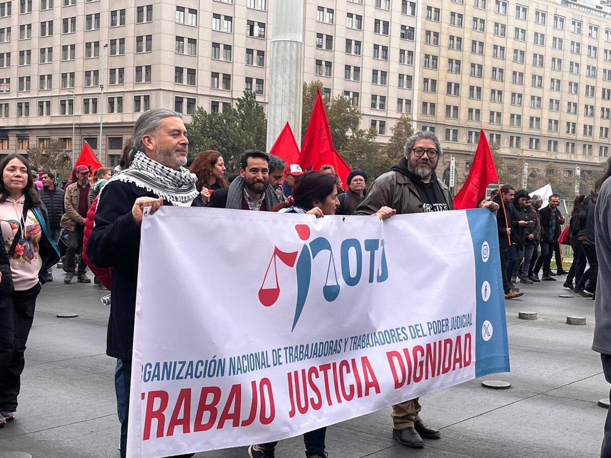 CUT encabeza tradicional marcha por el Día del Trabajador en el centro de Santiago