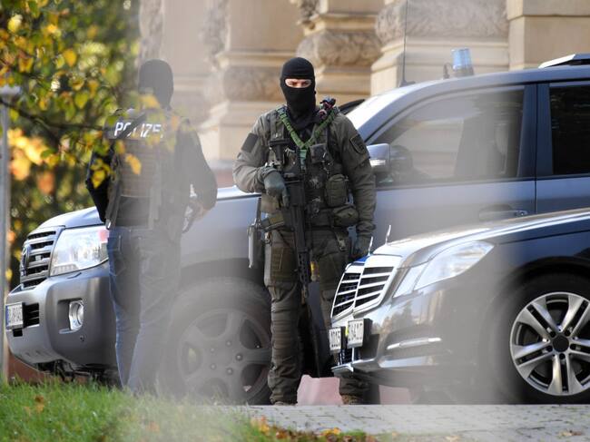 Policías cubren una corte federal en caso de terrorismo en Karlsruhe