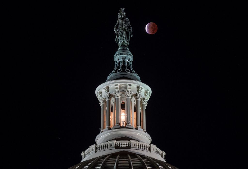 Eclipse de luna: Las imágenes que dejó el importante evento astronómico | Getty Images