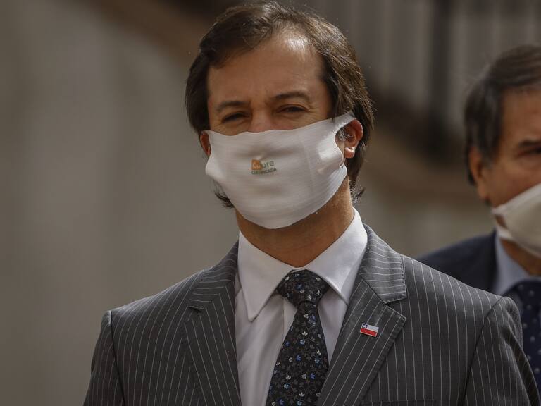 28 de abril del 2020/SANTIAGOLucas Palacios, ministro de Economia, Fomento y Turismo, participa de un punto de prensa en el patio de Los Naranjos, en el Palacio de la Moneda, pone en marcha ley que impulsará crédito a pequeñas empresas con garantía del Estado.
FOTO: SEBASTIAN BELTRAN GAETE/AGENCIAUNO