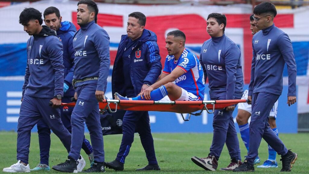 Federico Mateos será baja por el resto del año en la U tras lesionarse en el Clásico Universitario