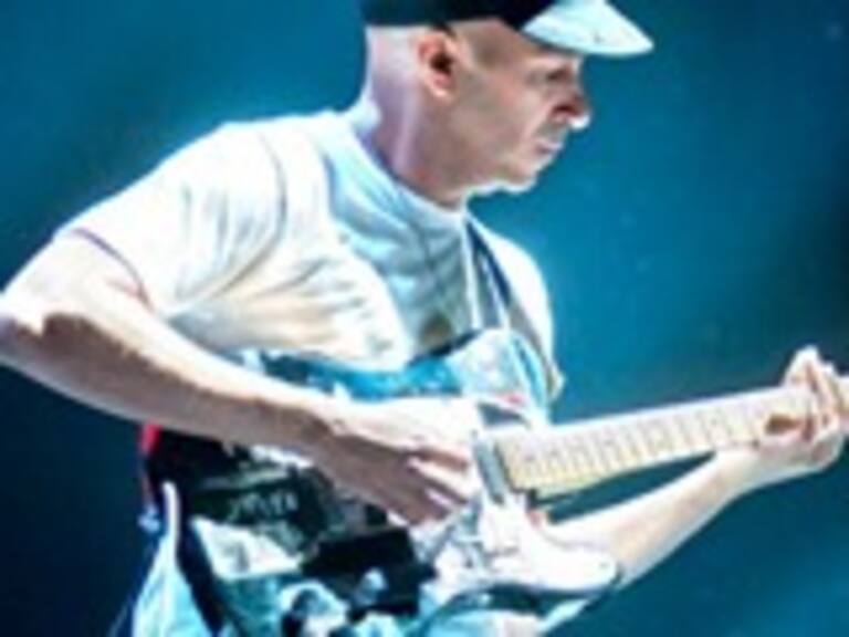 Guitarrista de Rage Against The Machine recuerda su debut en Chile y a Víctor Jara