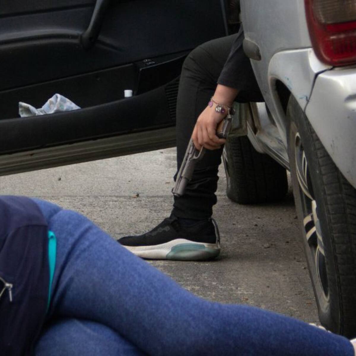 Dos adolescentes son detenidos tras el robo frustrado de un vehículo en Puente Alto: uno fue herido de bala