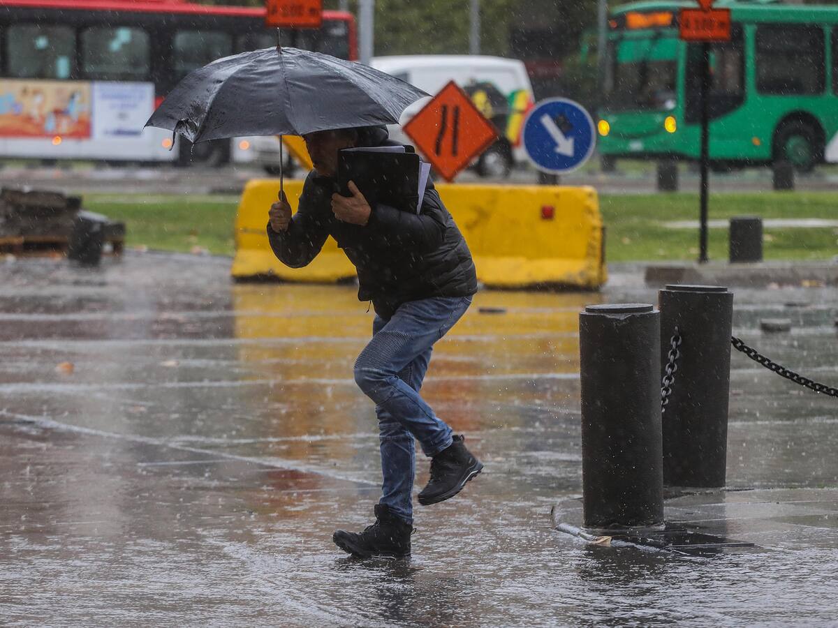 Lluvia y nieve en la región Metropolitana: este es el “momento clave” donde caerá mayor cantidad de agua en Santiago