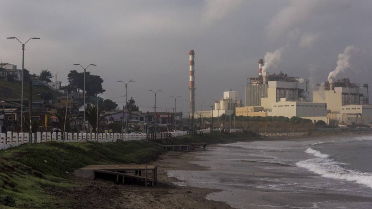 Nueva intoxicación masiva en Quintero: solo este martes se han atendido más de 70 personas por vómitos, náuseas y cefaleas