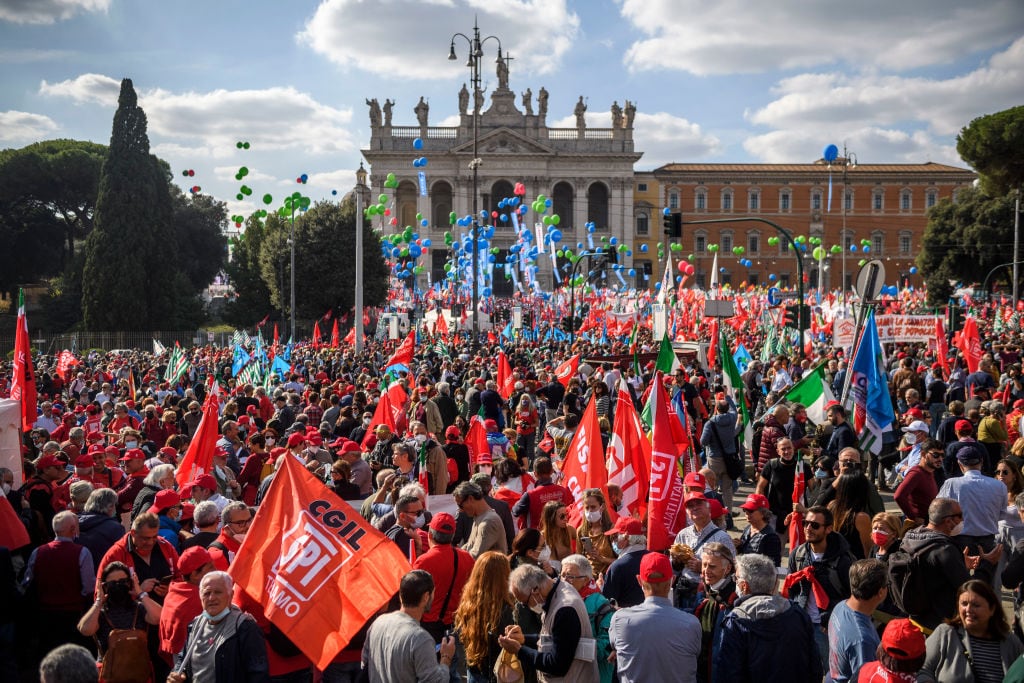 Masiva marcha antifascista en la capital italiana Roma