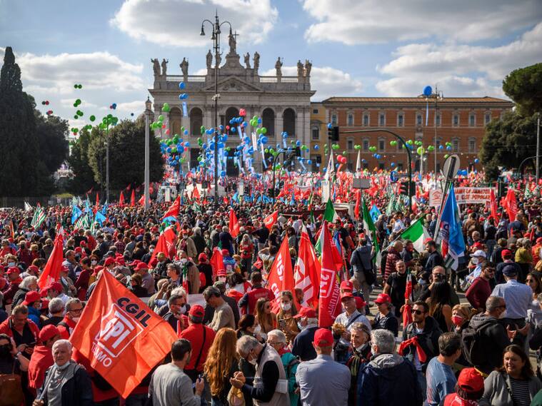 Masiva marcha antifascista en la capital italiana Roma