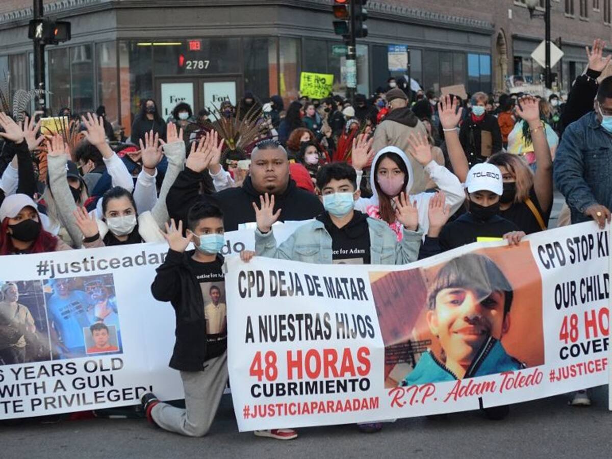 Policía de Chicago es cuestionada luego que agente disparó y mató a niño de 13 años: cientos de personas salieron a protestar