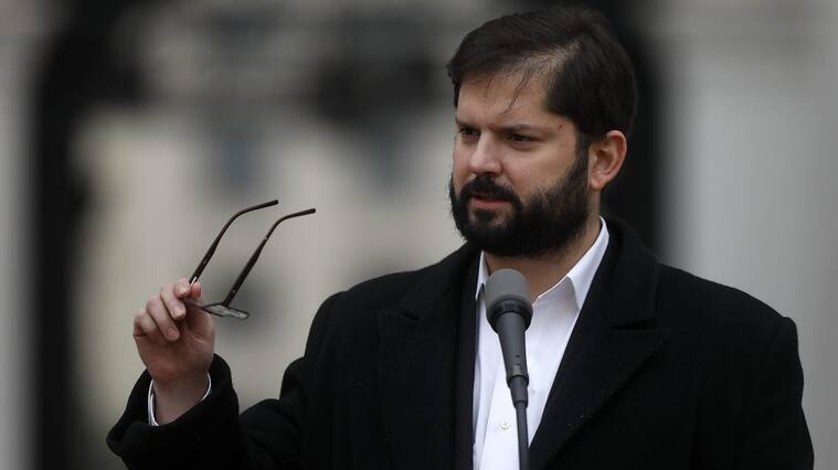 24 de Junio de 2022/SANTIAGOEl Presidente de la Republica,Gabroiel Boric Fon, al termino de la reunin mensual de Gabinete Ministerial, en el que participaron la totalidad de ministras y ministros del Gobierno de Chile.
FOTO: CRISTOBAL ESCOBAR/AGENCIAUNO