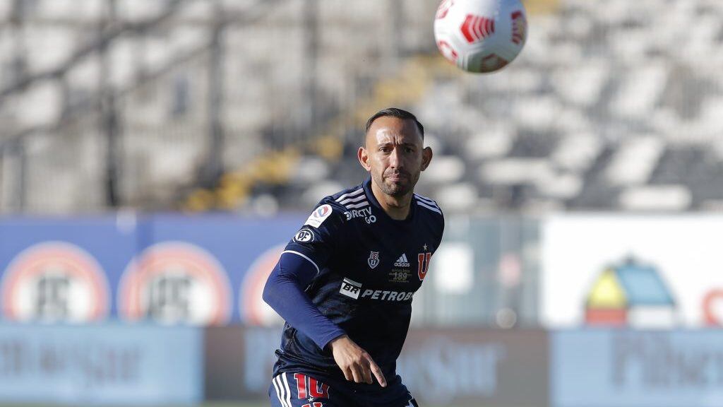 25 de Abril del 2021/SANTIAGOMarcelo Cañete(c) ,durante el partido valido por la quinta fecha del Campeonato Nacional AFP PlanVital 2021, entre Colo Colo vs Universidad de Chile, disputado en el Estadio Monumental.
FOTO:FRANCISCO LONGA/AGENCIAUNO