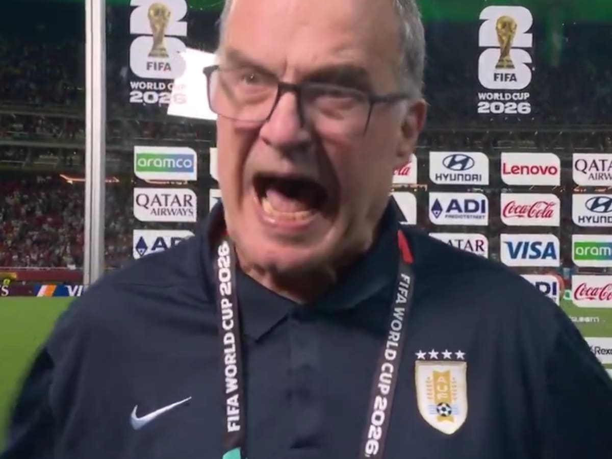 Bielsa pierde la paciencia tras el adiós de Uruguay al Mundial y estalla en plena entrevista: tenso momento