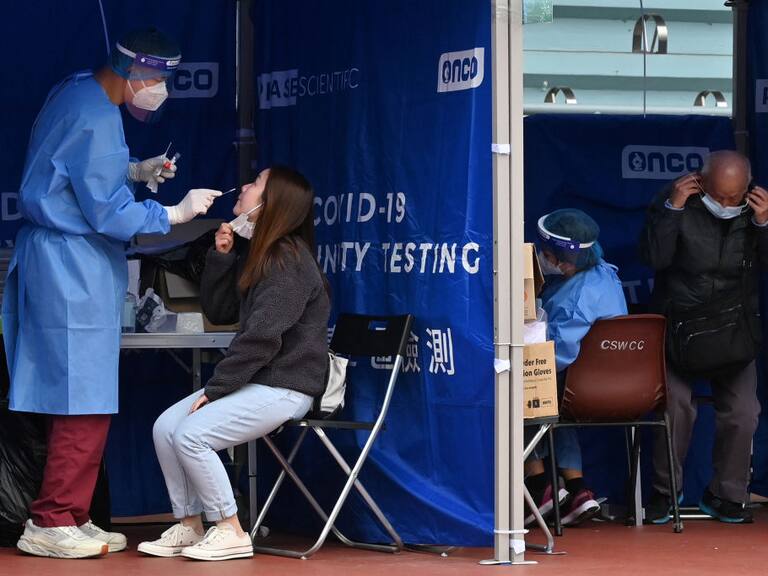 Testeos masivos del covid-19 se realizan en los barrios de Hong Kong