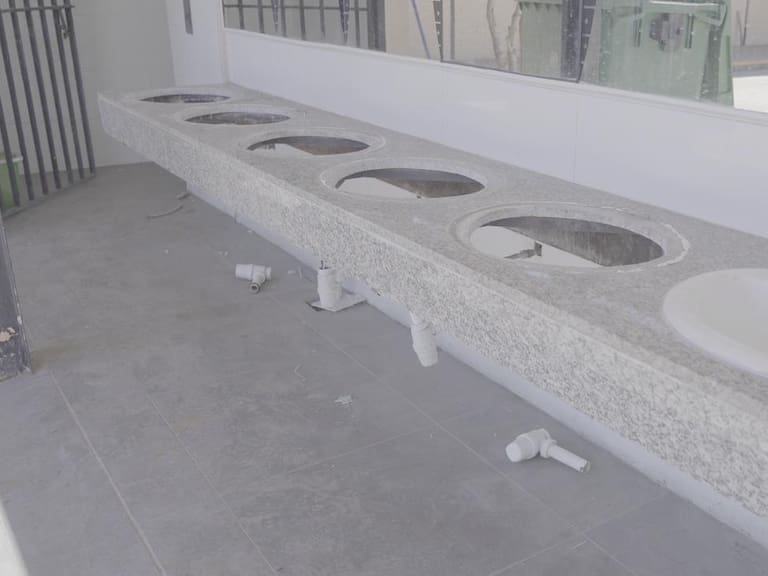 Destrozos en Liceo Andrés Bello de La Florida