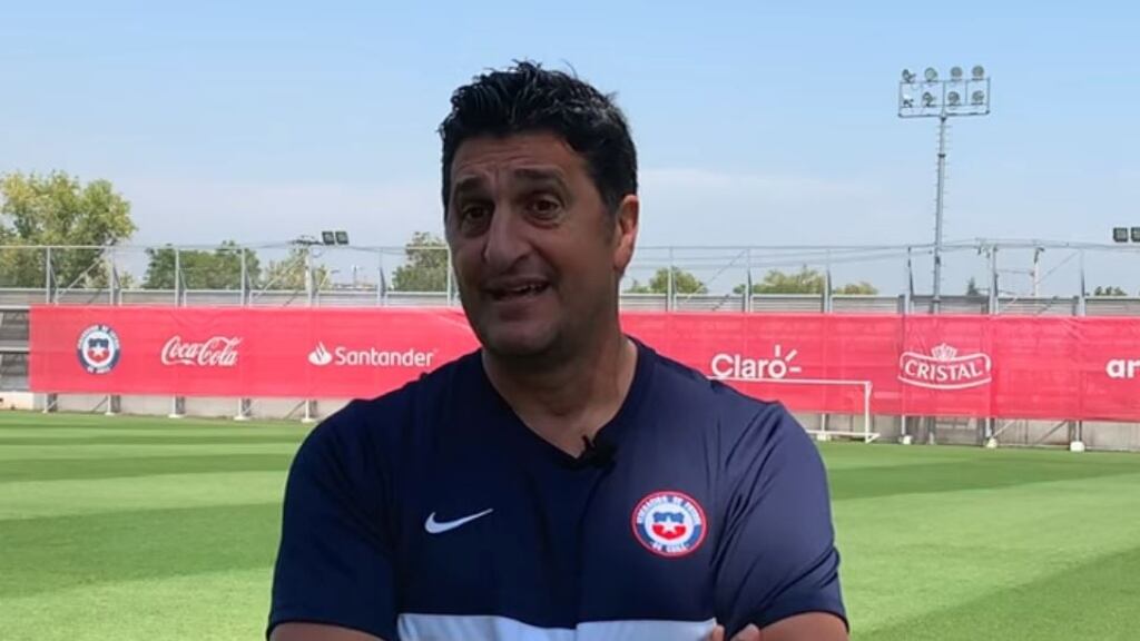 Roberto Navajas dejaría de ser el preparador de arqueros de La Roja antes de la fecha FIFA de marzo