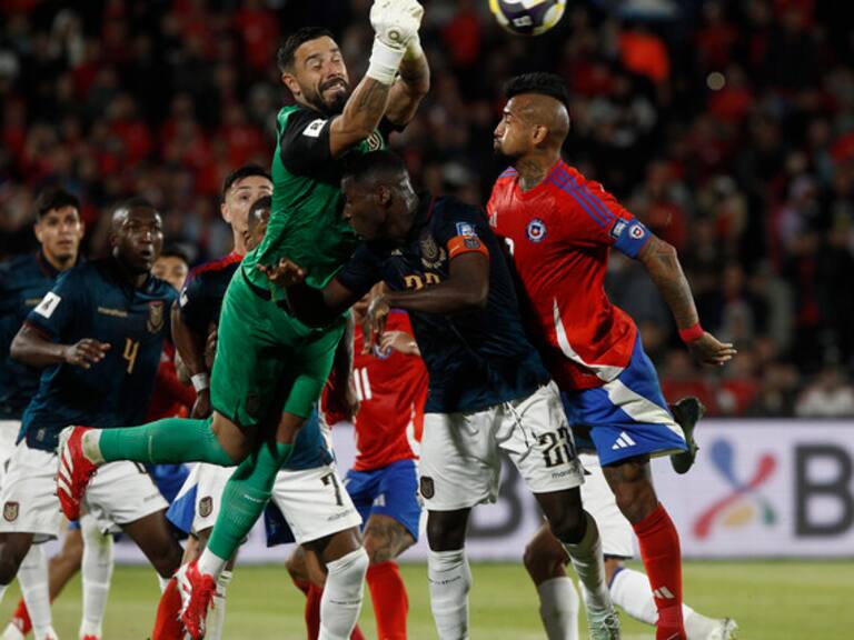 Hernán Galíndez, arquero de Ecuador, ironizó con el gol anulado ante Chile: “Me dicen que tenía la frente adelantada”