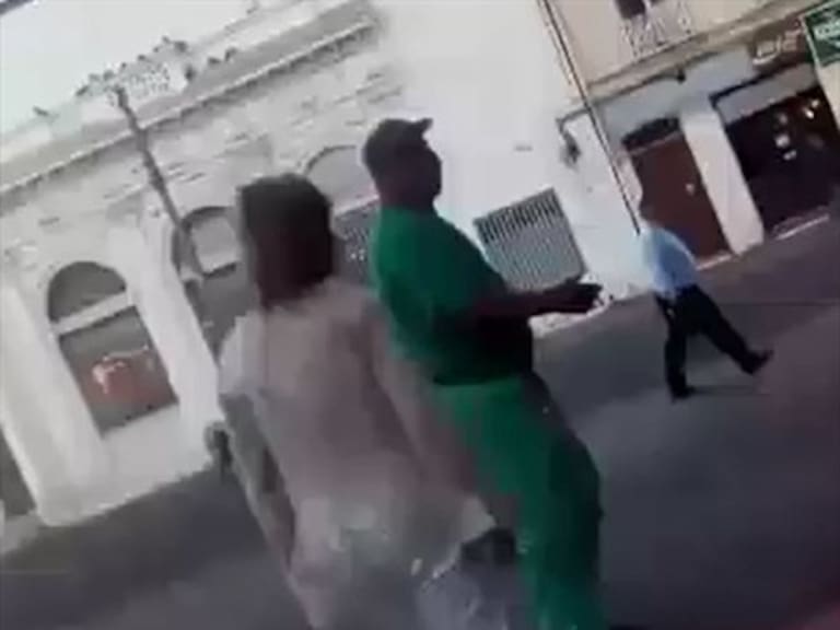 Mujer trata de «venezolano de mierda» a trabajador de bencinera en Valparaíso