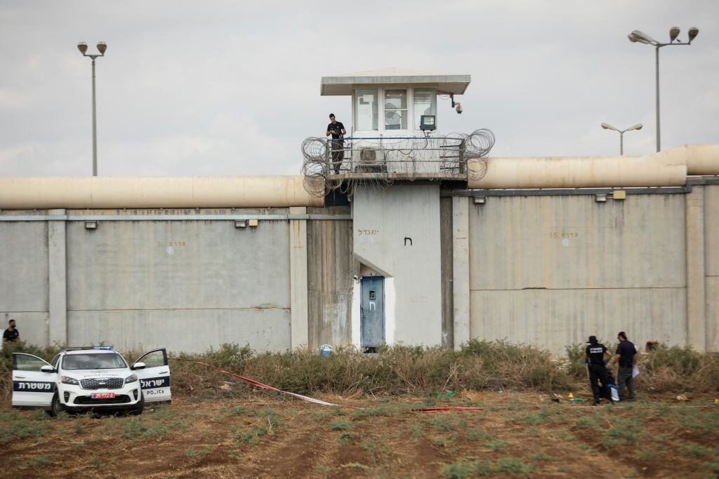 Gendarmes encuentran el túnel del escape en la cárcel de Beit Hashita