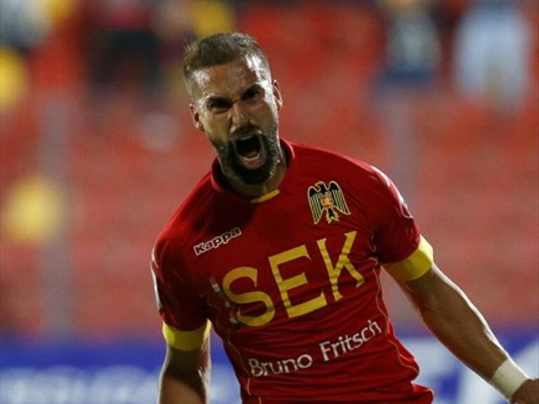 Unión Española venció a Wanderers y se mete en la lucha por el título