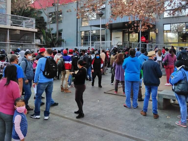 Reportan gran aglomeración de personas en oficinas del Registro Civil por trámite de Clave Única