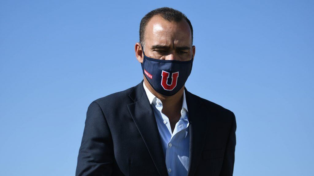28 DICIEMBRE 2020 / ANTOFAGASTA Director Técnico de Universidad de Chile Rafael Dudamel se retira del campo de juego luego de que su equipo cayera por 2 tantos a 0 , durante el partido valido por la Vigésimasexta fecha del Campeonato Nacional AFP Plan Vital 2020, entre Cobresal vs Universidad de Chile , disputado en el Estadio El Cobre
FOTO CAMILO ALFARO / AGENCIAUNO