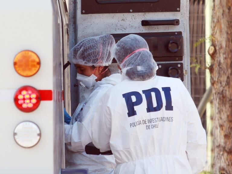 De un auto a otro: ataque balístico deja una persona fallecida y otra herida en la comuna de La Granja