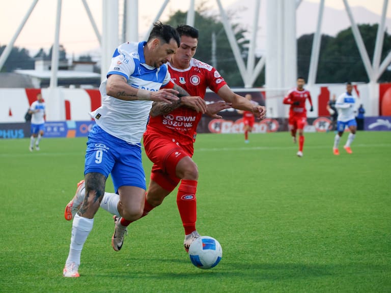 Universidad Católica y Huachipato se ven las caras en el Claro Arena