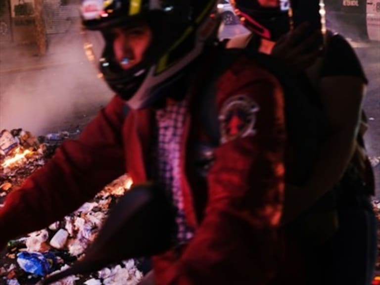 Reportaje: Polémica aplicación de «moto taxi» opera en Santiago, ¿te subirías?