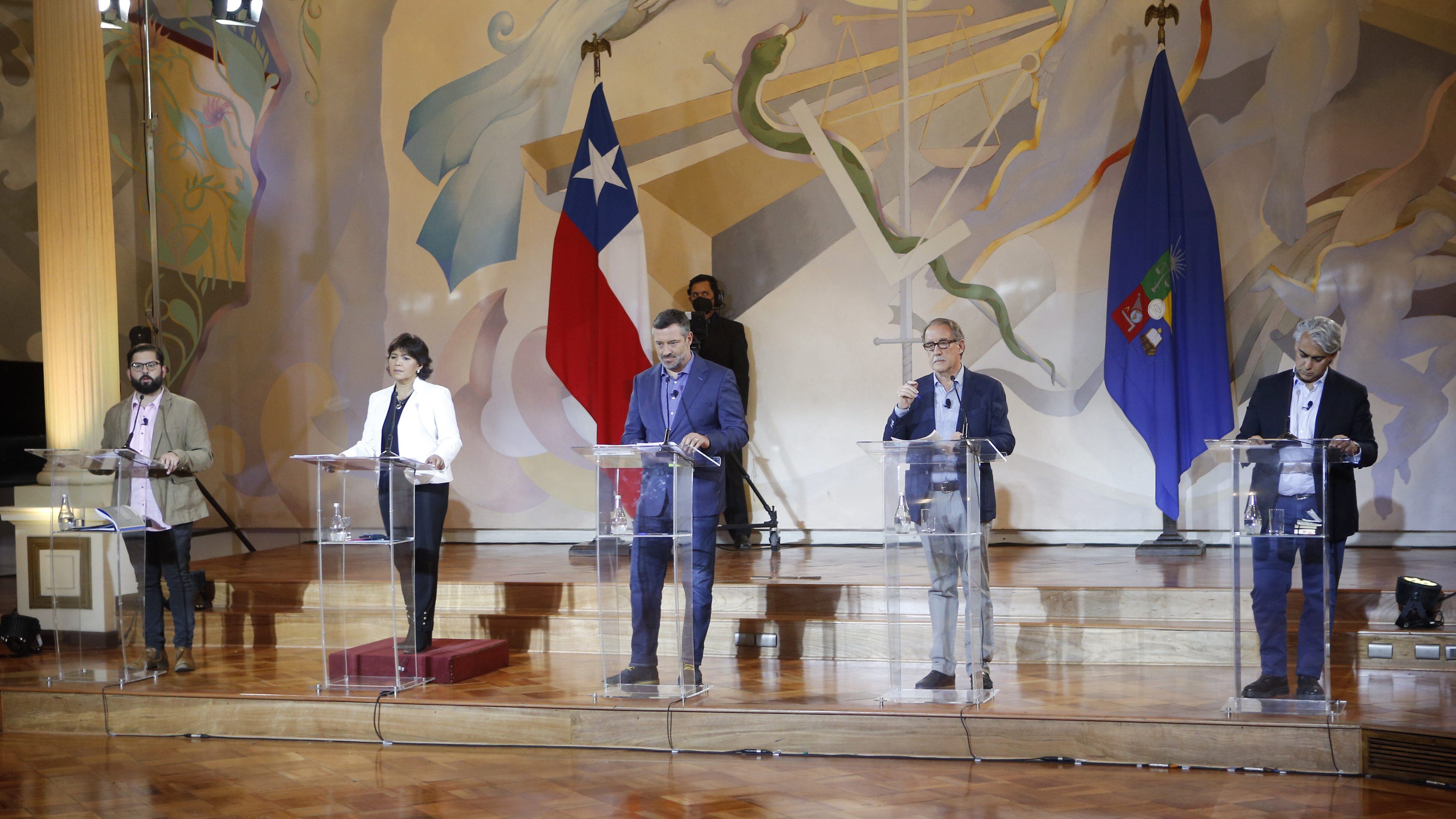 Debate presidencial U. de Chile: candidatos presentaron definiciones