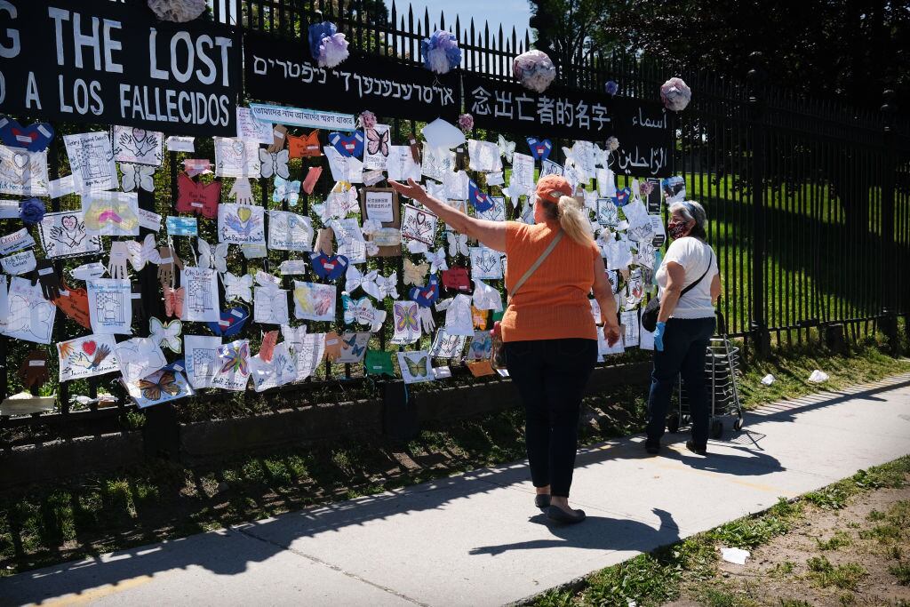 La ciudadanía recuerda a las víctimas del Covid-19 en Nueva York