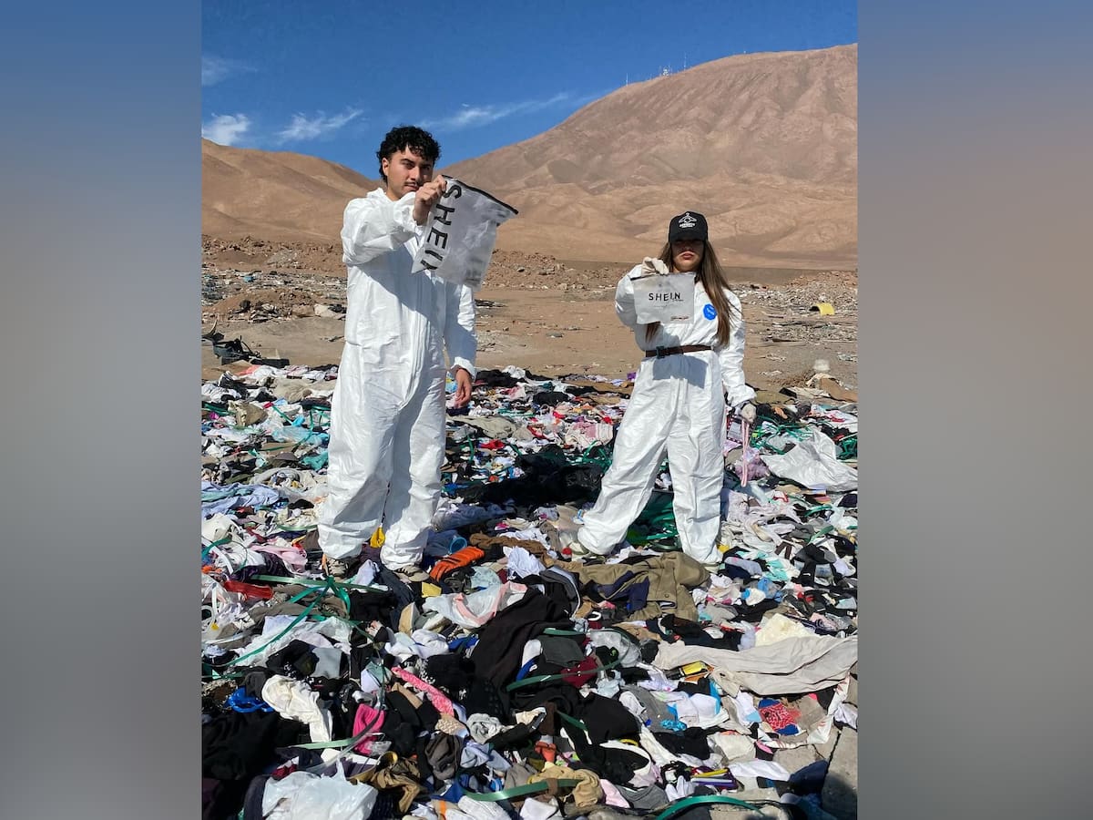 “Atacama RE-commerce”: Campaña transforma vertedero textil del desierto de Atacama en tienda online gratuita con ropa “rescatada”
