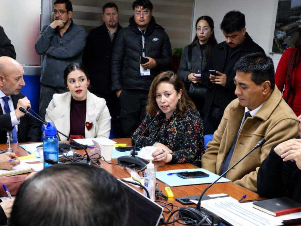 Acusan “intencionalidad”: Comisión de Salud suspende sesión en hospital Van Buren y senadores presentan nota de protesta