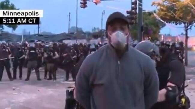 Periodista Omar Jimenez detenido en vivo en Minneapolis