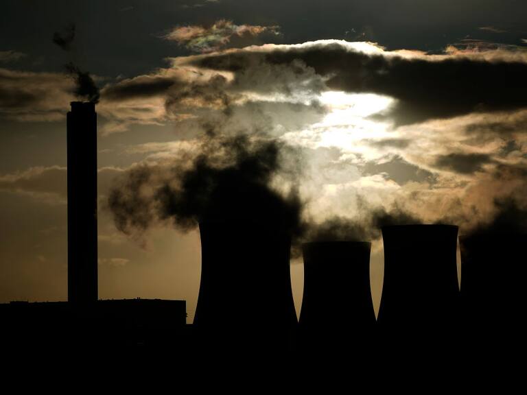 La central eléctrica de biomasa y carbón de Drax en el Reino Unido