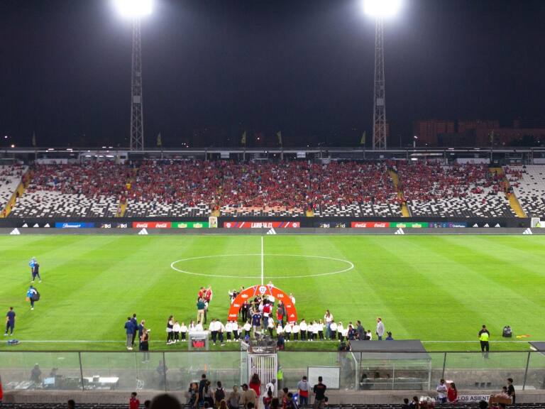 El confuso minuto de silencio en la previa al duelo de Chile ante Paraguay