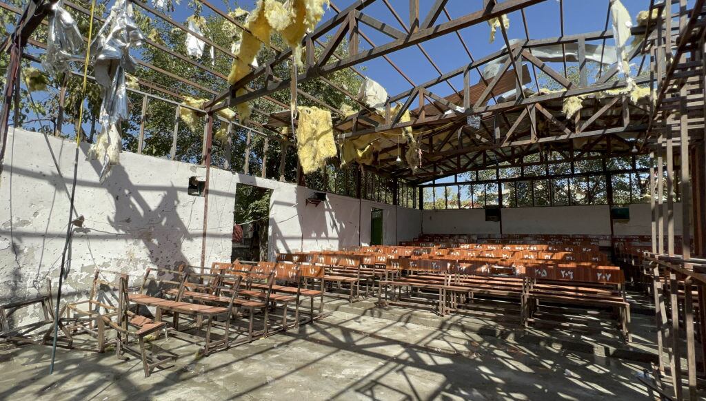 Daño a escuela por atentado con bomba en Kabul en Afganistán