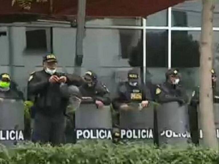 Policía de Perú resguarda hotel en donde se aloja Julio Bascuñán tras polémico partido