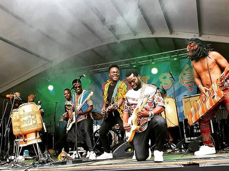 Santrofi y sus ritmos de Uganda en Mundovivo.