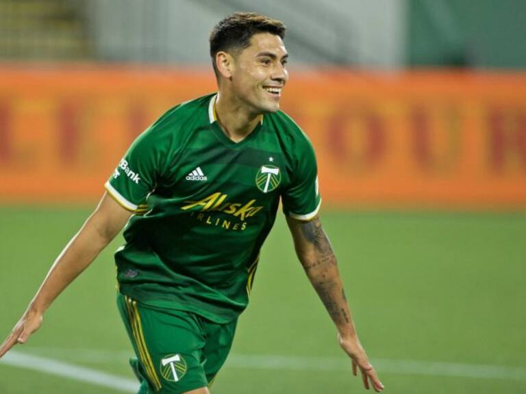 Felipe Mora volvería en dos meses a las canchas tras ser operado con éxito de su rodilla izquierda