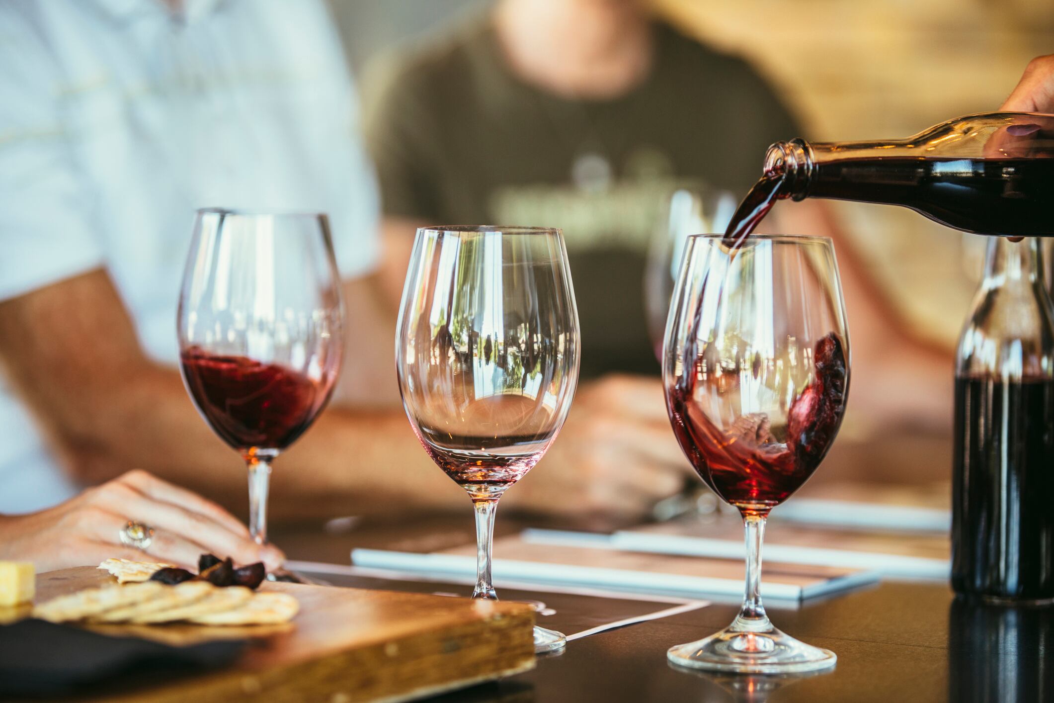 Lo que todo chileno debería saber: aprende en sencillos pasos cómo catar un vino