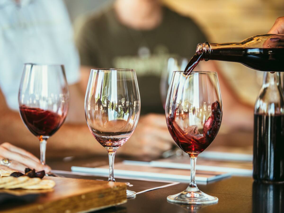 Lo que todo chileno debería saber: aprende en sencillos pasos cómo catar un vino