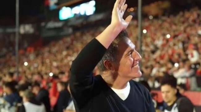 Eduardo Berizzo es idolatrado durante la despedida de Maxi Rodríguez