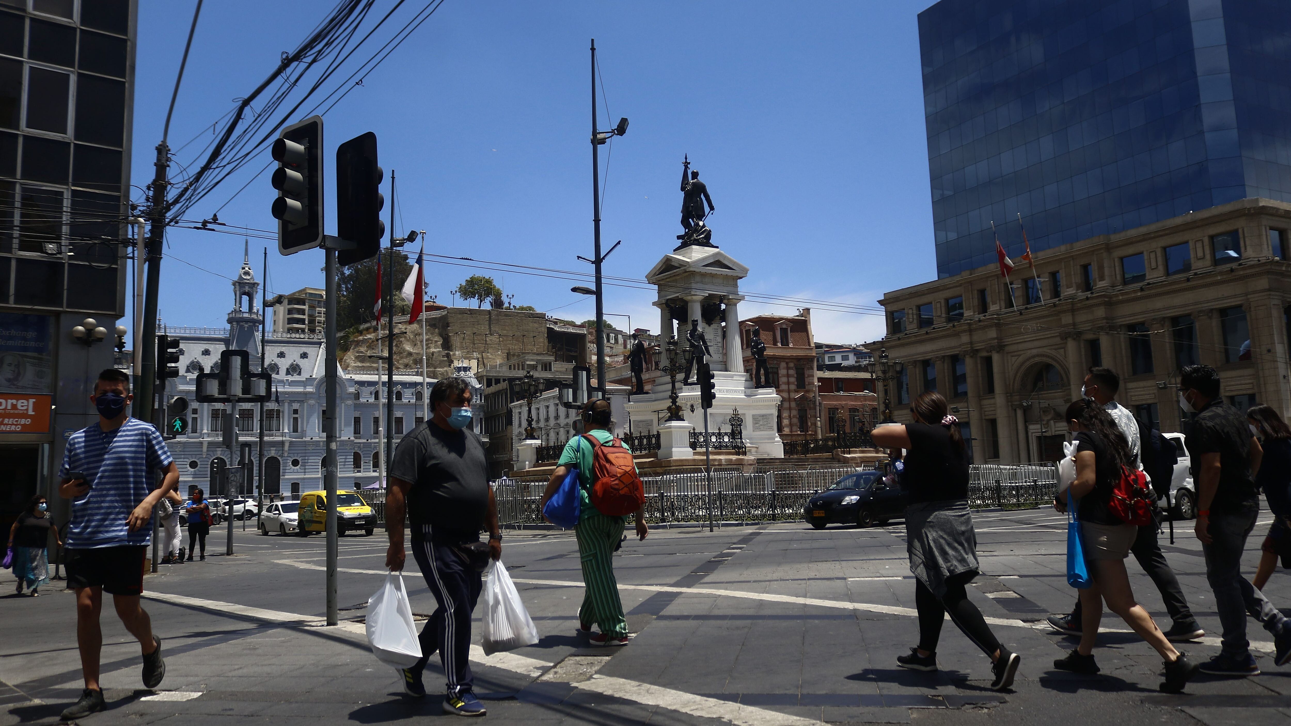 Tasa de desempleo baja 9,5% según INE