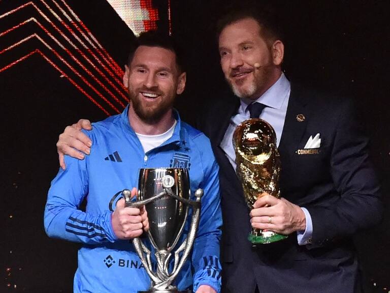 Presidente de Conmebol se rinde ante Lionel Messi y le recuerda: "Te falta la copa de la Libertadores"