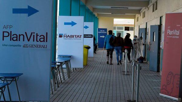 Caen fondos de pensiones en enero