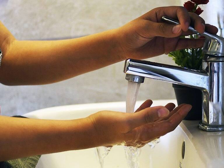 Ministro de Economía, Lucas Palacios: «Hay que avanzar a la disciplina de pago de las deudas de servicios básicos»