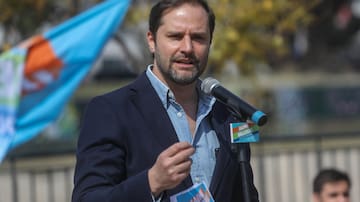 Jaime Bellolio se da por ganador en Providencia: “Es una distancia suficientemente grande como para que estemos celebrando”